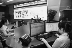 搶修通電、電費交納、業(yè)擴(kuò)報裝……這些都是與客戶關(guān)系最密切的供電服務(wù)業(yè)務(wù)，這些業(yè)務(wù)的辦理效率和水平直接影響著人們的用電體驗感、供電的可靠性和電能質(zhì)量水平。為了快速響應(yīng)客戶訴求，實現(xiàn)客戶訴求“一站式”管理，主動提升優(yōu)質(zhì)服務(wù)水平，國家電網(wǎng)公司加快推進(jìn)供電服務(wù)指揮平臺建設(shè)