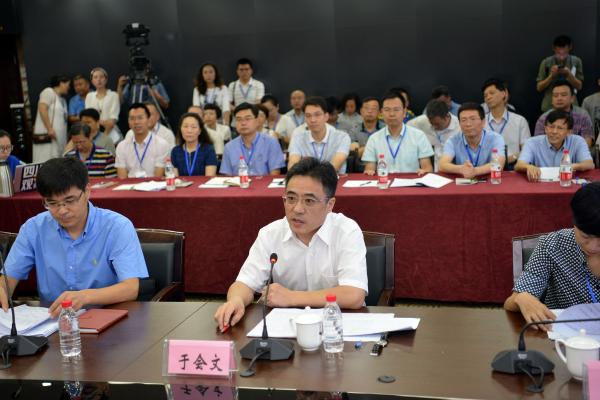 雖然距離冬季尚早，但大氣環(huán)境問題依然是成都市民關(guān)注的焦點(diǎn)。在7月23日四川環(huán)保廳舉辦的“廳長面對面”交流會上，一些受邀代表再次問到了霧霾話題