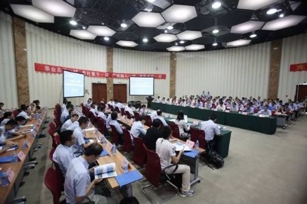 7月21日，三門核電1號(hào)機(jī)組順利通過首次裝料前核安全綜合檢查，為三門核電1號(hào)機(jī)組首次裝料打下堅(jiān)實(shí)的基礎(chǔ)。本次檢查從7月17日開始，由國家環(huán)保部副部長、國家核安全局局長劉華帶隊(duì)，是對(duì)三門核電1號(hào)機(jī)組土建、安裝、調(diào)試、生產(chǎn)準(zhǔn)備等過程的一次全面檢查，也是1號(hào)機(jī)組首次裝料前最關(guān)鍵的一次檢查