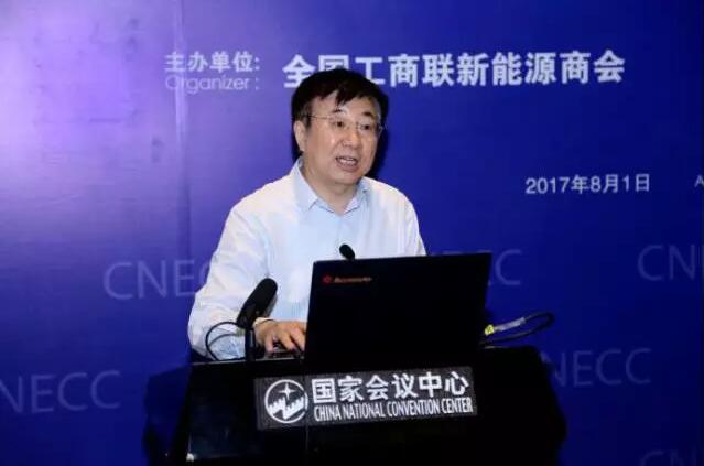 近日，在第十一屆中國新能源國際高峰論壇—新能源政策高層論壇上，國家發(fā)改委能源研究所原所長、全國工商聯(lián)新能源商會經(jīng)濟與能源政策專委會學術(shù)委員韓文科發(fā)表“我國能源轉(zhuǎn)型與新能源發(fā)展前景”主題演講。以下為韓文科所長部分演講PPT及主要發(fā)言實錄：

 



 

新能源發(fā)展在國家戰(zhàn)略上是怎樣的前景呢？實際上，“十三五”發(fā)布了一系列的規(guī)劃，也有一些關(guān)鍵的指標