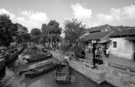 無(wú)論是GDP的增速、產(chǎn)業(yè)結(jié)構(gòu)的演變方向，還是以煤為主的能源消費(fèi)結(jié)構(gòu)，蘇州的經(jīng)濟(jì)能源發(fā)展?fàn)顩r都與全國(guó)整體情況極其相似。如今，蘇州已躋身全國(guó)“GDP萬(wàn)億俱樂(lè)部”，這使其在城市能源變革發(fā)展中具有更加重要的示范引領(lǐng)作用