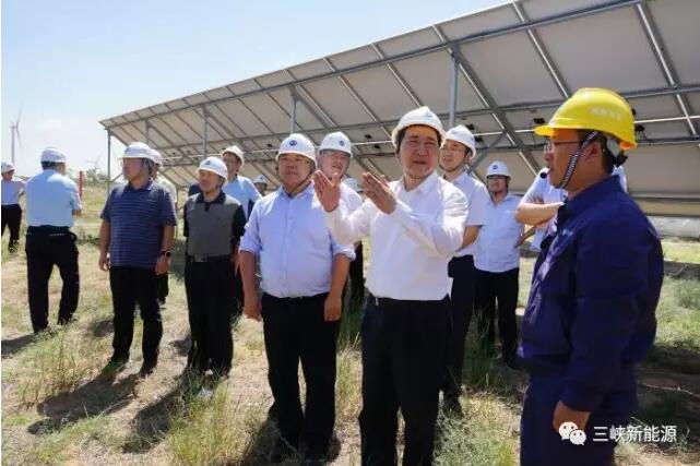8月14日至15日，三峽集團(tuán)董事長、黨組書記盧純一行赴寧夏調(diào)研，了解集團(tuán)在西北地區(qū)新能源業(yè)務(wù)的生產(chǎn)經(jīng)營情況，深入一線慰問干部職工，并召開工作座談會(huì)。三峽集團(tuán)黨組成員、副總經(jīng)理畢亞雄，三峽新能源總經(jīng)理李斌陪同調(diào)研