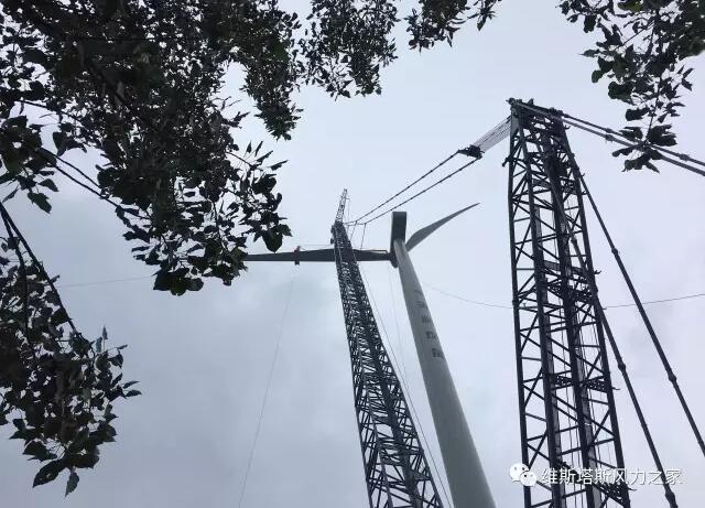 8月29日傍晚，一臺塔筒高度137米的維斯塔斯V110-2.0 MW 風(fēng)機在山東菏澤成功完成安裝。這標(biāo)志著中國風(fēng)電行業(yè)項目級（非樣機）塔筒高度新紀(jì)錄誕生