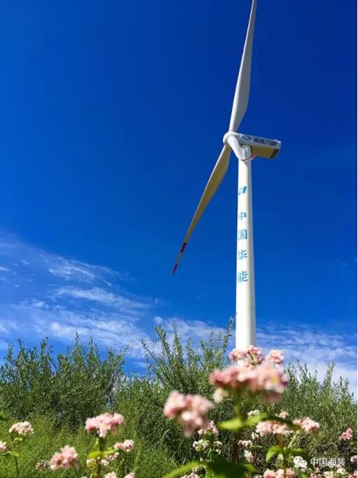 風(fēng)電為我們帶到了綠色清潔能源，而風(fēng)電裝備從設(shè)計(jì)、制造到投運(yùn)的全生命周期是否綠色環(huán)保卻很少受到關(guān)注。作為風(fēng)電制造的“國(guó)家隊(duì)”，中國(guó)海裝正聯(lián)合上下游企業(yè)，為風(fēng)電產(chǎn)業(yè)鏈的綠色化發(fā)展探路