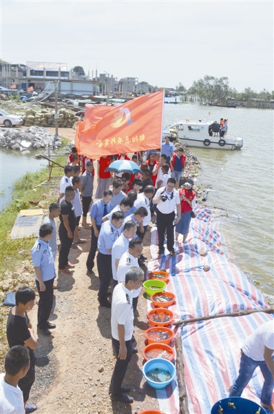 鄱陽縣楊某義等6人，因禁漁期內(nèi)在鄱陽湖水域使用國家禁止使用的機(jī)動(dòng)底拖網(wǎng)進(jìn)行捕魚，除了被當(dāng)?shù)胤ㄔ阂苑阜欠ú稉扑a(chǎn)品罪判處拘役外，6人還自愿購買3282公斤魚苗，并由家屬在鄱陽湖水域進(jìn)行增殖放流。此次恢復(fù)性司法還魚入湖，既實(shí)現(xiàn)了刑罰懲罰功能，又修復(fù)了受損生態(tài)環(huán)境