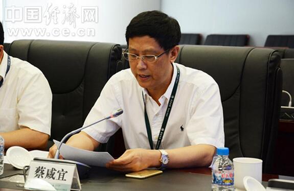 前幾日，由政協(xié)福建省委員會(huì)主辦，經(jīng)濟(jì)日?qǐng)?bào)˙中國(guó)經(jīng)濟(jì)網(wǎng)承辦的首屆"電能替代"清新福建公益調(diào)研行在國(guó)網(wǎng)福建省電力公司的大力支持下成功舉辦。福建省政協(xié)經(jīng)濟(jì)委員會(huì)辦公室副主任陳小龍，以及來(lái)自省直、漳州、泉州、南平等地的部分政協(xié)委員:福建省政協(xié)委員、福建省僑聯(lián)黨組成員、秘書(shū)長(zhǎng)吳武煌，福建省政協(xié)委員、漳州市僑聯(lián)黨組書(shū)記、主席林智勇，福建省政協(xié)委員、南平市臺(tái)聯(lián)會(huì)長(zhǎng)陳建華，福建省政協(xié)委員、福建中醫(yī)藥大學(xué)黨委統(tǒng)戰(zhàn)部部長(zhǎng)吳萍，福建省政協(xié)委員、泉州華僑歷史博物館館長(zhǎng)吳翠蓉等委員通過(guò)三天實(shí)地走訪，深入