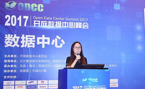 我們知道電力能源是我們所有社會活動和經(jīng)濟活動的原動力，作為輸送電力能源的供配電系統(tǒng)，它是保障數(shù)據(jù)中心一切設(shè)施的根基，保障數(shù)據(jù)中心7×24小時不間斷運行安全的基石。對于數(shù)據(jù)中心供配電系統(tǒng)基礎(chǔ)設(shè)施而言，我們可以從兩個維度來看它的應(yīng)用場景，其中一個維度我們叫電氣運營場景，包括從中壓輸入到末端負載，施耐德電氣提供的產(chǎn)品和解決方案，可以覆蓋從低壓、高壓、精密配電電氣運營場景