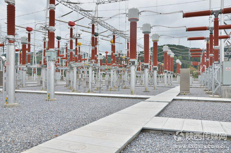 9月1日，位于陜西漢中市南鄭縣的南鄭330千伏變電站順利啟動(dòng)，標(biāo)志著南鄭330千伏輸變電工程順利投運(yùn)。330千伏南鄭變330設(shè)備區(qū)（攝影：王寧）360千伏南鄭變?nèi)埃〝z影：王寧）南鄭330千伏輸變電工程包括南鄭330千伏變電站工程、洋縣330千伏變電站擴(kuò)建工程、330千伏輸電線路工程等7個(gè)單項(xiàng)工程，工程建成后新增變電容量48萬(wàn)千伏安，新建330千伏線路折合單回總長(zhǎng)177公里，項(xiàng)目總投資37402萬(wàn)元