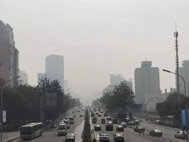 质疑源于两年前一篇爆红网文《环保工程师眼里的雾霾真相》。争论引起了决策层的重视