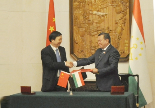 8月31日，中核集团总经济师黄敏刚在京会见了到访的塔吉克斯坦共和国科学院院长拉赫米，双方就核技术领域合作进行了交流。会后，中核集团与塔吉克斯坦共和国科学院签署了合作谅解备忘录