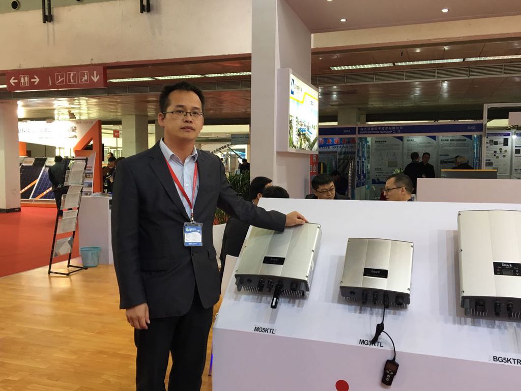（記者 康博）縱觀當(dāng)下市場，集中式光伏電站趨于飽和增速放緩，“光伏入戶、全民參與”的“全民光伏”概念逐步普及，分布式光伏儼然成為行業(yè)的“風(fēng)口”。各大光伏企業(yè)紛紛試水，或推產(chǎn)品，或推電站解決方案