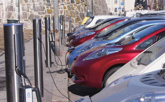 歐洲對電動汽車的需求看漲，帶來了今年上半年該地區(qū)電動車強有力的銷量增長。分析指出，其主要原因是最近上市的現(xiàn)代Ioniq帶來了1萬輛的增量
