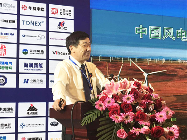 9月14日，2017第十屆中國（江蘇）國際風電產業(yè)發(fā)展高峰論壇在江蘇南京隆重舉行。中國農業(yè)機械工業(yè)協(xié)會風力機械分會理事長楊校生作了《中國風電全產業(yè)鏈和后市場問題》的主題報告，他表示，風電產業(yè)鏈各環(huán)節(jié)環(huán)環(huán)相扣，形成有一定相關產業(yè)的寬闊的風電市場