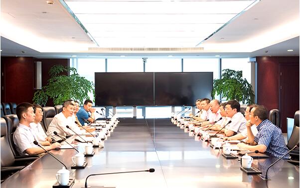 9月14日，华电集团公司党组成员、副总经理陈建华在总部会见上海电气股份公司副总裁张科，双方就进一步加强合作交换了意见。陈建华简要介绍了集团公司近年来企业发展和生产经营情况，回顾了双方的合作历程
