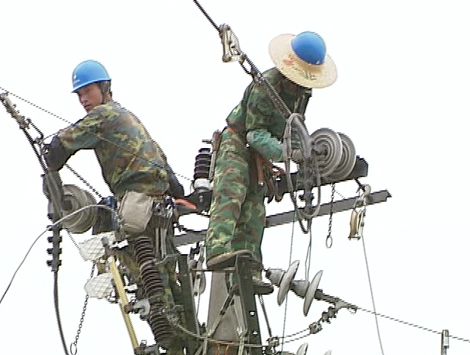 進(jìn)一步推動和深化改革，完善社會主義市場經(jīng)濟(jì)體制，實(shí)現(xiàn)中長期的發(fā)展目標(biāo)，是中共十八大提出的重點(diǎn)任務(wù)之一。近十年間，與其他部門相比較，中國能源部門的改革顯得停滯和落后
