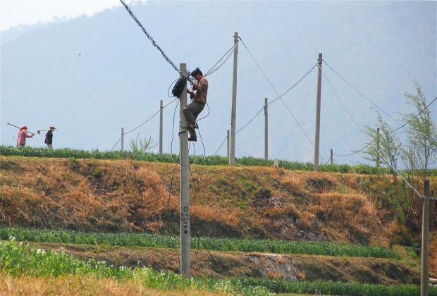 
            	中国的能源、污染与气候变化问题时不常就会登上媒体头条。如今，中国已经成为全球最大的碳排放国、能源生产国以及煤炭生产、消费和进口国