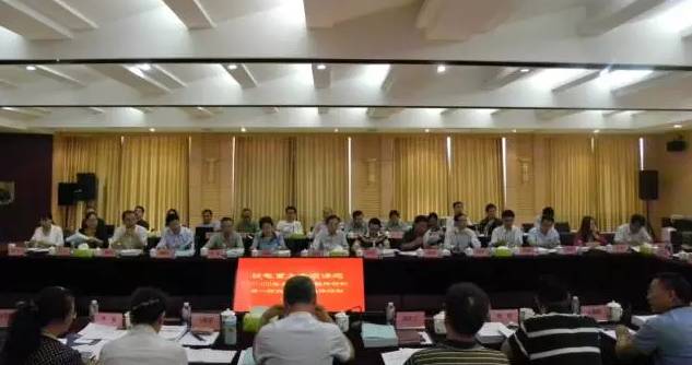 9月12-13日，国家能源局组织专家在中核包头核燃料元件股份有限公司（以下简称中核包头），对国家科技重大专项课题“CAP1400自主化燃料组件研制-第一阶段定型组件研制”项目进行了验收，中核包头作为“CAP1400自主化燃料试验件及定型组件研制”项目的承制单位，接受了专家组的审查。与会专家通过听取汇报、实物查看、资料查阅和质询等方式对课题研究任务和成果等方面进行了检查，一致同意课题通过验收