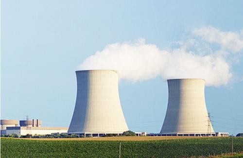 
            	9月26日上午，中國核電（601985）控股的江蘇連云港田灣核電站5號機(jī)組順利實現(xiàn)反應(yīng)堆穹頂?shù)跹b一級里程碑節(jié)點，標(biāo)志著該機(jī)組由土建全面轉(zhuǎn)入安裝階段。資料顯示，田灣核電站5號機(jī)組2015年12月27日正式開工建設(shè)，田灣核電基地規(guī)劃建設(shè)8臺百萬千瓦級壓水堆核電機(jī)組，其中田灣核電站擴(kuò)建工程5、6機(jī)組計劃分別于2020年12月和2021年10月投入商業(yè)運行