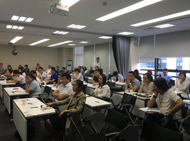 金投原油网09月18日讯，近日，国际知名独立第三方检验、检测和认证机构德国莱茵TUV（以下简称：TUV莱茵）在上海举办了2017光伏组件国际市场准入研讨会，面向70多位光伏组件制造商和贸易商代表，详细介绍了全球多个国家和地区的光伏组件市场准入条件、CQC新标准认证和新领跑者认证，以协助企业应对技术性贸易壁垒，提高产品质量和性能。包括光伏在内的新能源是“一带一路”倡议的重点合作领域