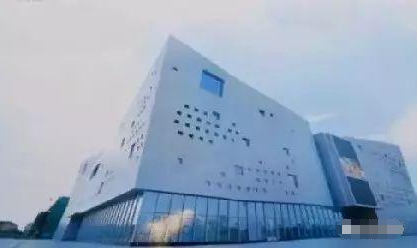 金投原油网09月26日讯，近日，国内最大核电科技馆近日在浙江省海盐县开馆试运行，现阶段暂对公众参观以单位、部门或团体联系方式为主，实行预约、定时限量开放。这座核电科技馆总建筑面积约2.57万平方米，布展面积8300平方米，占地面积1.9万平方米