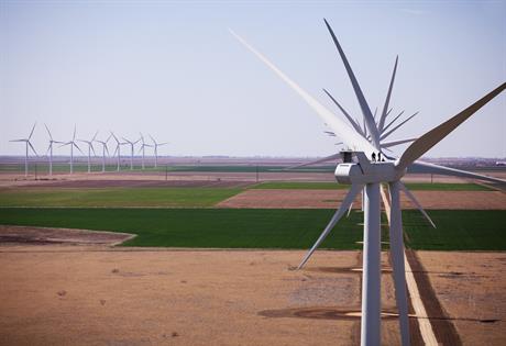 
	中國儲能網(wǎng)訊：丹麥風(fēng)機(jī)制造商維斯塔斯(Vestas)19日宣布，將聯(lián)合特斯拉共同打造全球首個集風(fēng)能、太陽能和電池存儲三種可再生能源技術(shù)為一體的清潔能源項目。該項目位于澳大利亞昆士蘭，旨在幫助降低可再生能源的生成成本，保證當(dāng)?shù)鼐用裨谌魏翁鞖鈼l件下獲得穩(wěn)定的可再生能源接入