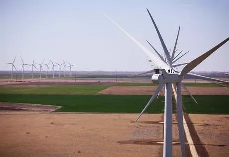 
	中國儲能網(wǎng)訊：丹麥風(fēng)機制造商維斯塔斯(Vestas)19日宣布，將聯(lián)合特斯拉共同打造全球首個集風(fēng)能、太陽能和電池存儲三種可再生能源技術(shù)為一體的清潔能源項目。該項目位于澳大利亞昆士蘭，旨在幫助降低可再生能源的生成成本，保證當(dāng)?shù)鼐用裨谌魏翁鞖鈼l件下獲得穩(wěn)定的可再生能源接入