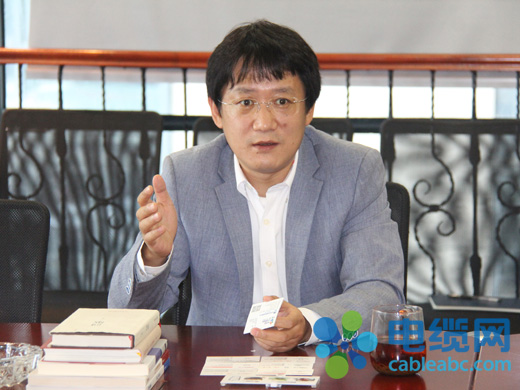 
                
	
                    
	10月20日，世界500強(qiáng)企業(yè)正威國際集團(tuán)有限公司（下稱“正威國際集團(tuán)”）金融總裁刁忠一行到訪遠(yuǎn)東智慧能源股份有限公司（簡(jiǎn)稱：智慧能源，股票代碼：600869）旗下的遠(yuǎn)東買賣寶網(wǎng)絡(luò)科技有限公司（簡(jiǎn)稱：買賣寶）。投資人、買賣寶董事、總經(jīng)理孫錄，買賣寶運(yùn)營部總監(jiān)助理張文華等接待