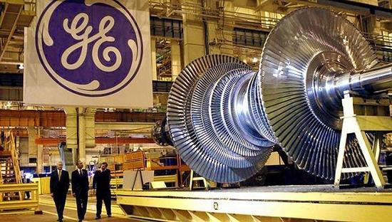 　　據媒體報道，通用電氣公司(General Electric Co.， GE)大幅下調2017年業(yè)績預期，同時新任首席執(zhí)行長John Flannery公布重組計劃，目標是讓這家處于困境的巨頭退出逾200億美元業(yè)務。 圖片來自網絡，侵刪 　　近日，通用電氣公布第三財季，利潤下滑至18億美元，受鉅額重組支出拖累，上年同期為20億美元