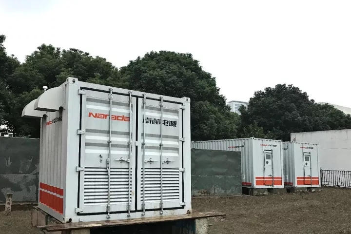 
	中國儲能網(wǎng)訊：日前，南都電源蘇州四洲食品儲能電站正式投運(yùn)，這也是全國首個模塊化預(yù)裝儲能電站。



	 


	▲儲能電站全景



	該儲能電站位于蘇州市四洲食品工廠內(nèi)，項目總規(guī)模250KW/1MWH，占地45平米