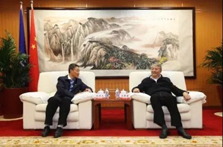 
                
	
                    
	據(jù)悉，中核集團董事長、黨組書記王壽君于10月24日在集團公司總部會見了哈爾濱電氣集團董事長、黨委書記斯?jié)煞蛞恍?。雙方就核電設備進展及未來合作事宜進行了交流探討