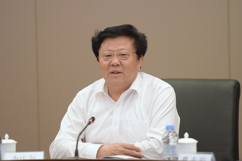 
　　10月26日，南方电网公司党组书记、董事长李庆奎主持召开公司党组会议，并就深入贯彻落实十九大精神作出部署。

　　10月26日，南方电网公司董事、总经理、党组副书记曹志安传达党的十九大精神
