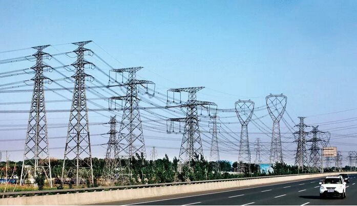 
                
	
                    
	2017年1-8月份，全國(guó)跨區(qū)送電完成2672億千瓦時(shí)，同比增長(zhǎng)10.9%；全國(guó)各省送出電量合計(jì)7214億千瓦時(shí)，同比增長(zhǎng)11.5%，承載傳輸萬(wàn)億千瓦時(shí)電量的架空導(dǎo)線成為當(dāng)之無(wú)愧的“空中巨將”。

	

	我國(guó)架空輸電線制造業(yè)經(jīng)過(guò)60年的發(fā)展，在國(guó)家電力建設(shè)的持續(xù)推動(dòng)和行業(yè)技術(shù)創(chuàng)新的不斷促進(jìn)下，目前我國(guó)架空輸電線制造產(chǎn)業(yè)總量穩(wěn)居世界首位，總體技術(shù)水平和產(chǎn)品質(zhì)量水平也躋身國(guó)際先進(jìn)行列