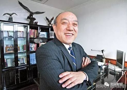 原标题：鲁冠球去世 万向商业帝国股权交接引人关注            10月25日上午， 第一代“浙商”教父级人物万向集团董事局主席鲁冠球因病去世，震动各界。 10月25日上午， 第一代“浙商”教父级人物万向集团董事局主席鲁冠球因病去世，享年72岁