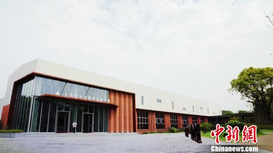 
            	滬首座以生活垃圾為主題的科普館――上海生活垃圾科普展示館27日正式開館。據(jù)介紹，這座特殊的科普館近一半的建造原材料取自廢棄物