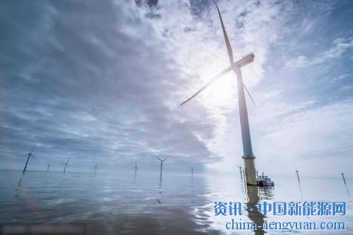                                                                                                                                                 
	　　对再生能源的巨大需求催生海上风电场的建设。令风电开发者没想到的是，建在水面下的风车柱桩成了贻贝，又称青口，这种美味海产的理想栖息地