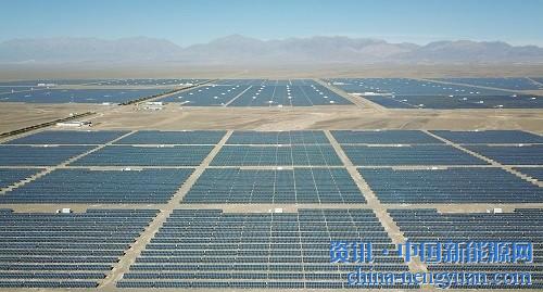                                                                                                                                                 
	　　日媒称，中国的光伏产业公司正陆续打入日本市场。这是因为日本政府调整了以固定价格购买可再生能源的制度，而建设大规模太阳能发电站要求低价格的光伏板等产品，中国公司从中发现了商机