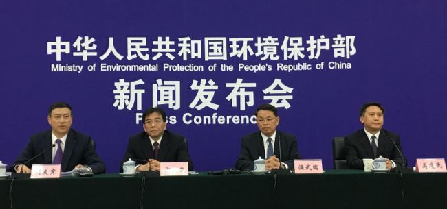 原标题：北京市环保局长：年内将实现城六区、南部平原基本“无煤化”             经济观察网 记者 董瑞强 10月31日，环境保护部举行10月份例行新闻发布会，环保部宣传教育司巡视员刘友宾通报环保部重点工作进展情况，京津冀三地环保部门“一把手”介绍京津冀秋冬季大气污染综合治理攻坚行动有关情况。 北京市环境保护局局长方力在发布会上表示：“今年年底前，继东西城2015年实现 ‘无煤化’后，全市10蒸吨及以下燃煤锅炉将清零，六成以上平原地区（城六区和南部平原地区）实现基本 ‘无煤化’