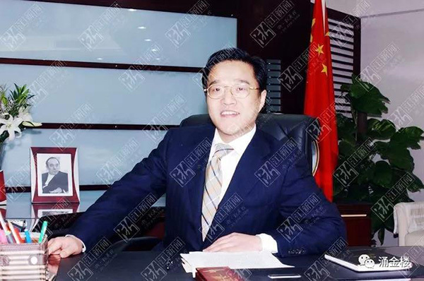 原标题：万向集团董事局决定：鲁冠球之子鲁伟鼎正式接棒万向集团            　　原标题：万向集团董事局决定：鲁冠球之子鲁伟鼎正式接棒万向集团  10月25日，万向创始人、董事局主席鲁冠球同志因病逝世。几天来，万向员工化悲痛为力量，各项工作平稳有序开展