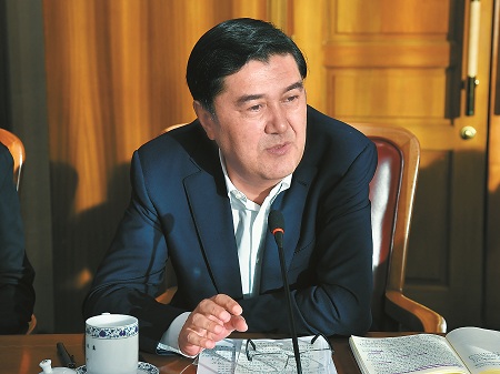 　　11月3日，国家能源局召开党组中心组理论学习（扩大）会议。国家能源局党组书记、局长努尔·白克力主持会议并就学习贯彻党的十九大精神、全面加强机关党的建设作重要讲话