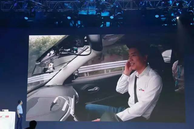 原标题：定了！国家突然宣布一个大消息！又一个大行业巨变！            一 于无声处听惊雷！ 刚刚，一个重大消息悄悄传出，多少车企、加油站和4s店将夜不能寐了：国家正式宣布，要大力发展智能网联汽车！ 今天，在上海嘉定举行的2017世界智能网联汽车大会，工信部和上海市共同进行了《上海宣言》的发布。这个宣言干货，可不是一般的多：   共同致力于建设“零排放、零伤亡、零障碍”的智慧、低碳、高效、舒适、便捷的智能网联出行体系；  共同加大智能网联汽车前瞻和共性关键技术的创新，建立智能网联汽车研发、测试、评