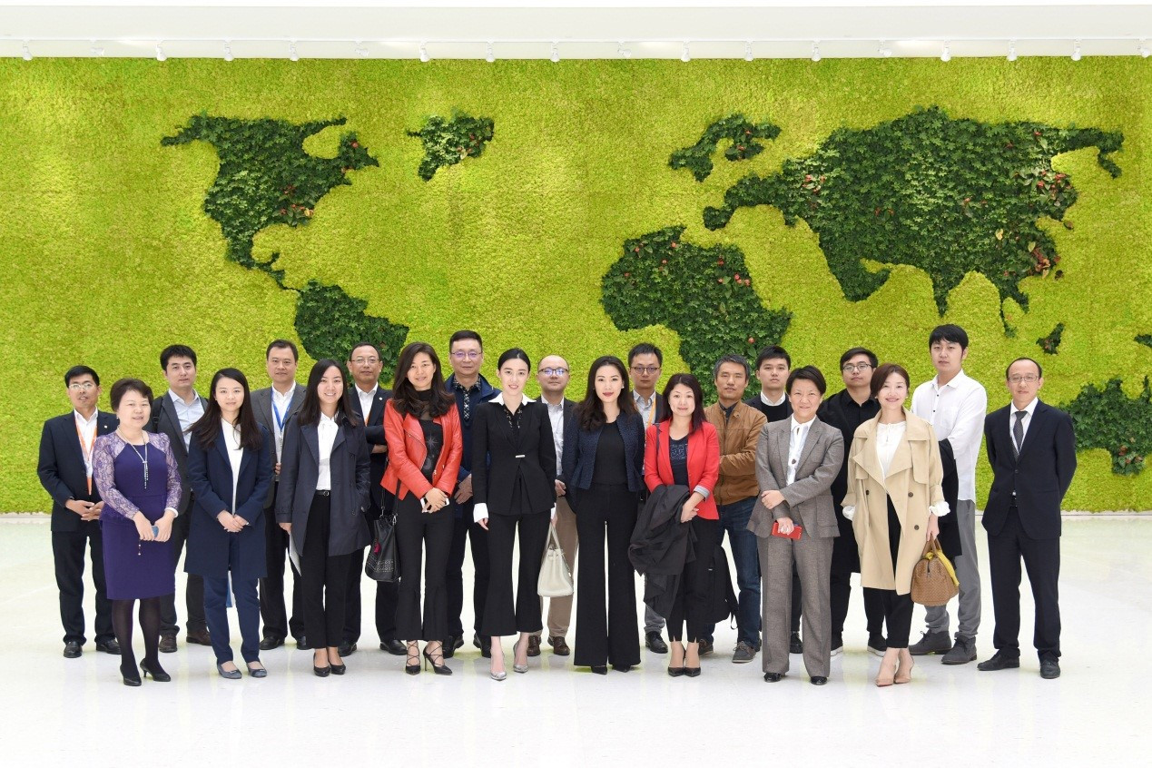 原标题：疌泉景世丰基金扬帆启航：用现代金融助推绿色经济发展            日前，由保利协鑫、盛世投资、沣源资本合作成立的江苏疌泉景世丰投资基金（以下简称“疌泉景世丰基金”）首次合伙人会议在苏州成功召开。这是协鑫与江苏省政府投资基金首次合作，标志着协鑫集团旗下第一只市场化的新能源产业私募股权基金正式开始运作