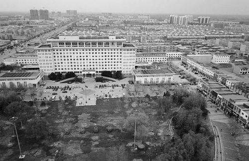  　　雄安新区有条件建立以地热为主的分布式可再生能源系统。　　近日，由中国地质学会主办的中国地质学会地热专业委员会2017年年会暨雄安新区地热勘查开发学术研讨会在雄安新区容城县举行