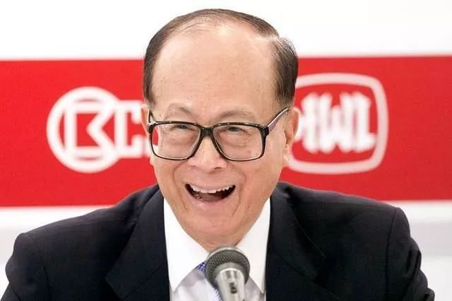 原标题：李嘉诚投资术：购入加拿大赫斯基能源是李嘉诚一生最伟大投资之一             来源：今日头条 李嘉诚海外投资的成功之路是从投资加拿大赫斯基石油公司开始，这次交易是一次完美的抄底投资，购入时的赫斯基亏损累累，但如今却是李嘉诚及和黄最赚钱的现金奶牛。 在经历了70年代两次石油危机后，国际油价陷入低潮，价格曾跌至每桶11美元，全球石油股票低迷，李嘉诚却在这时看好石油工业，做出他当时最大的一笔跨国投资