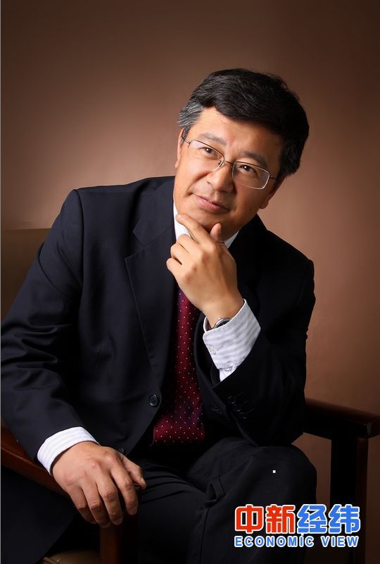 原标题：特朗普访华，中美为何如此重视能源贸易合作？             作者 董秀成(对外经济贸易大学国际经贸学院教授、中新经纬特约专家) 最近几天，引起普遍关注的大事莫过于美国总统特朗普对中国进行国事访问。此次随特朗普访华的企业代表团阵容庞大，其中包括石油、天然气、核能、可再生能源、能源金融等诸多能源类企业，表明加强能源合作将是此次特朗普访华的最重要目标之一