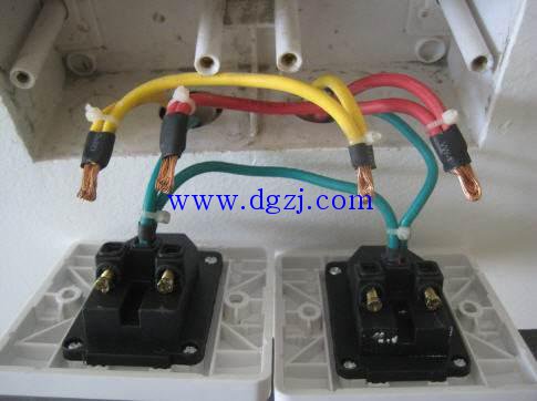 
        	220v4000w需要多粗的電線
220V電壓4000W功率其電流約18A左右，如果是套管暗裝的、回路長(zhǎng)度不超過(guò)25米的、環(huán)境溫度不超過(guò)35度的、又是阻性負(fù)載的（如電熱水器、電飯鍋等）、又是斷續(xù)工作的話理論上2.5平方毫米銅芯導(dǎo)線（并匹配20A脫扣電流值的斷路器或漏電斷路器來(lái)保護(hù)導(dǎo)線）就可以了，考慮到是連續(xù)工作又或者是感性負(fù)載（即空調(diào)、水泵等，因?yàn)檫@種負(fù)載有瞬間啟動(dòng)大電流。），還考慮留有適當(dāng)?shù)挠嗔烤瓦x擇4平方毫米截面積的銅芯導(dǎo)線（并匹配25A脫扣電流值的斷路器或漏電斷路器來(lái)保護(hù)其線路）