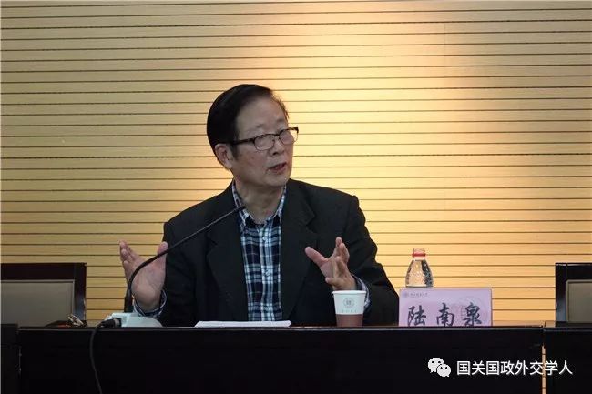 原标题：【俄罗斯研究】陆南泉：从经济结构分析俄罗斯经济发展前景            作者系中国社会科学院荣誉学部委员，中国社会科学院俄罗斯研究中心研究员、博士生导师   国关国政外交学人第六QQ群：307915326  海外国关国政外交学人QQ群：336186649  学术交流 资源共享  关键词:苏联; 俄罗斯; 经济结构; 发展前景 内容提要 俄罗斯独立执政已进入第26个年头。26年来，主要由于结构性问题，俄罗斯经济发展经历了十分复杂与艰难的过程