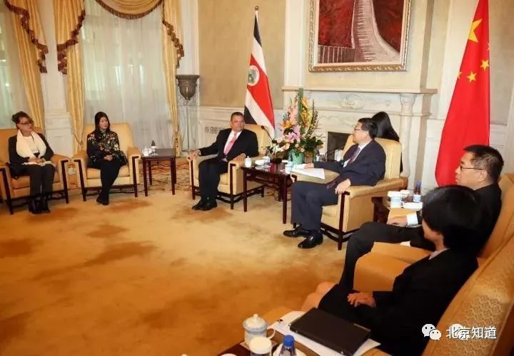 原标题：北京代市长和他的七位外国客人            从10月31日至11月6日，北京市代市长陈吉宁密集会见了7位外国客人。这一波“密集会见”的外宾，既包括保尔森、朱棣文这样的美国前高官，也有蒂姆·库克、比尔·盖茨这样商界人士