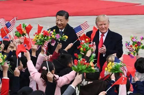 原标题：中国超8000亿资金投向美国油气 对光伏行第一波冲击            光伏与燃气的爱恨情仇，很快就有了结果。 特朗普访华第二天，即同中国签订超过2500亿美元的经贸合作协议，其中涉及能源领域人民币超过8000亿、而且都是在油气领域