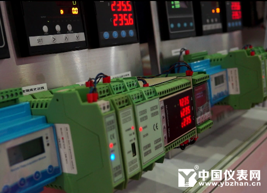 　　隨著“中國制造2025”的深入實施，工業(yè)自動化技術在現代工業(yè)生產中的應用越來越廣泛。目前，工業(yè)自動化技術已經成為很多工業(yè)領域的主要生產技術，極大的提高了生產效率和產品質量
