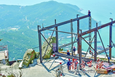
	中國儲能網(wǎng)訊：11月4日15時48分，珠海大萬山島微電網(wǎng)項目正式投產(chǎn)送電，待島上用戶具備用電條件，將正式投入使用。據(jù)介紹，由南方電網(wǎng)廣東珠海供電局承接的大萬山島微電網(wǎng)項目投資2300多萬元，旨在解決萬山島長期以來因無法與內(nèi)陸電網(wǎng)聯(lián)網(wǎng)而供能有限、供電不穩(wěn)、電價較高等問題，為大萬山島提供穩(wěn)定可靠的電力保障